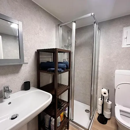 Cozy & Complete - 20 Min Walk From קומו